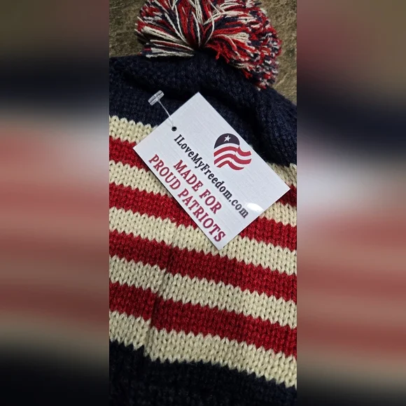 Trump Pom Pom Beanie - Picture 5 of 6